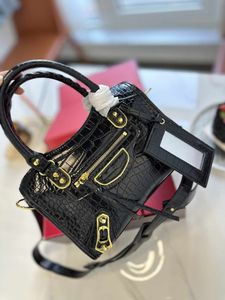 2023 Women Locomotive Bags Tote Luxury Gold Rivet Black Shoulder Bags Crossbody Bags Cowhide Cool Girl Underarm Bag