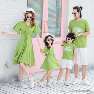 Familienübergreifende Outfits Sommerfamilienübergreifende Kleidung Mutter Tochter Kleider Familie Look Dad und Sohn Matching T-Shirt Shorts Matching Paar Outfits R230811