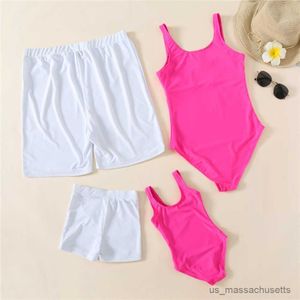 Familjmatchande kläder King Queen Swimsuit Family Matching Outfits One-Piece Mother Daughter Swimwear Beach Mommy and Me kläder Father Son Swim Shorts R230811