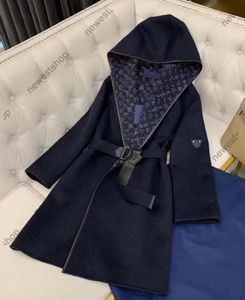 24SS Winter Womens Wool Overcoat Designer rockar Kvinnor Jacka Blomma tryck Ullmaterial Huven Cloak Coat Lady Long Trench rockar