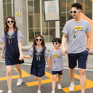 Family Matching Outfits Summer Family T-shirt Tops Tee Dad Son Cotton T-shirt Mother Daughter Dresses Couple Matching Clothes Family Matching Outfits