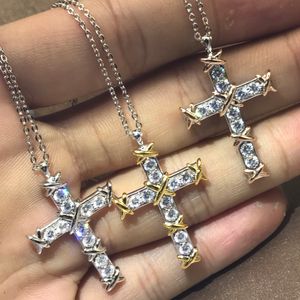 Luxury Cross Necklace Designer Necklaces Exquisite Womens Diamond Pendant Charm Elegant Fashion Trendy Jewelry Love Wedding Gift AU750 Hot-6