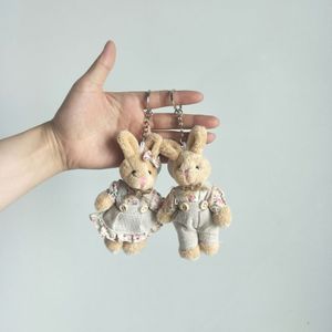 Плюшевые брелки для ключей 2pc милая кролика плюшевая куколка цветочная мешковина плюшевая медведя для бревней -девочки из фаршированного животного фаршированного кулон