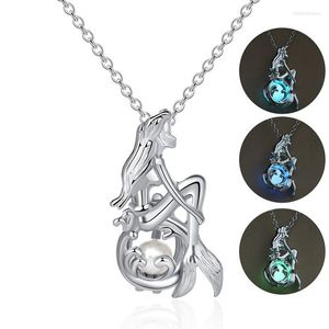 ペンダントネックレス女性は暗いネックレスで輝いている人魚の輝く石の隣eklace for Girl Creative Chain Fashion Jewelry