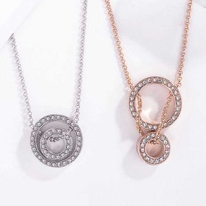 デザイナーのRovski Luxury Top Jewelry Accessories Necklaceの女性のダブルリングクラスプペンダントのダイヤモンドクラビクルチェーンパーソナリティジュエリー