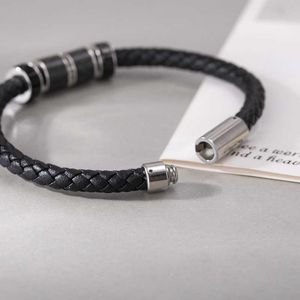 Designer Rovski Luxury Top Jewelry Acessórios Elemento Tremor de couro preto Black Lovers Simple Bracelet Feminino Botão Magnetic Transferência Bracelete de Presente