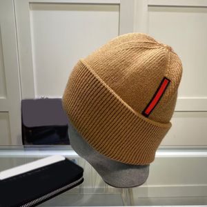 Designer de gorro de inverno ao ar livre BONNET Mens Hat clássico Autumn Winter Hot Style Provo de vento Caps Skull Wool Lar