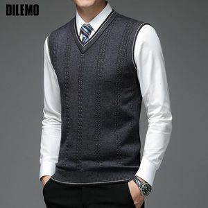 Herrtröjor Autum modemärke Solid 6% Wool Pullover Sweater V Neck Knit Vest Men Trendy ärmlös Casual Top Quality Men Clothing 230811