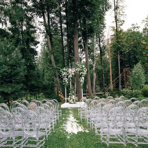 Hurtowe przezroczyste krzesła do układania w stosy akryl przezroczysty feniks Tiffany na wesele używane