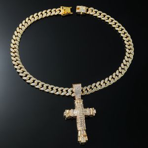 Hänge halsband Hip Hop Men Rapper Diamond Pendant Necklace Shiny Crucifix Pendant Micro-Inset Zircon Night Club Accessory TREEATER COLTHONE CUBAN CHAIN ​​CHAIN