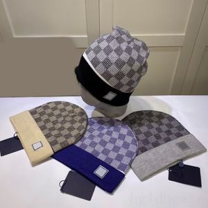 Çok Çözücü Tasarımcı Şapkalar Ekose Erkek Beanies Kış Şapkası Kapakları Lüks Bonnet Sonbahar Kontrol Desen Aşıkları Sevgililer Saati Saat Elastik Tasarımcı Beanie MZ033
