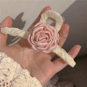 Pink Camellias Hair Claws for Women Gentle Fabric Rose Hair Clips Girls Elegance Temperament Crab Clips Hair Accessoires