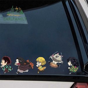 Família de 13 cm x 3,8cm Slayer Demon Slayer Running Stickers Trenk Windows Anime Decal de Personalidade Funny Camper Acessórios de carro R230812