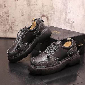 Designer de couro branco Sapatos casuais Sapatos de plataforma de hip hop Sapatos de tênis Zapatillas HOMBRE 1AA30