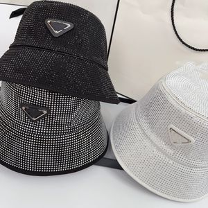 Desingers逆三角形のバケツ帽子Luxurys Wide Brim Hats Men Letter Inlay Crystal Sunhatsファッショントレンド旅行漁師の帽子アクセサリー