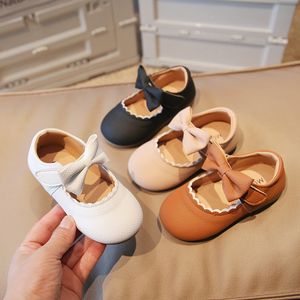 أحذية رياضية Sweet Girls Princess Shoes Spring Soft Sole Bow Leather Leather Babykids Pink Mary Janes Casual Flat Single Y 230811