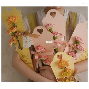 Present Wrap 6st Paper Bag för Rose Bouquet Flower Packaging With Heart Holder and Ribbons Wedding Deco Florist Supplies Party