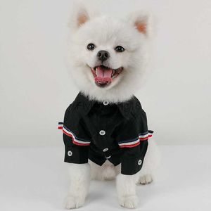 Nuova camicia da pet in stile britannico vestiti per cani lavorati a maglia francese combattimento casual abbigliamento designer vestiti per cani camicie per cani per cani HKD230812