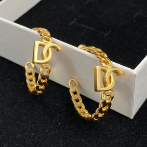 2023 Gulddesignerörhängen Hoop örhängen Fashion Personlighet Stora cirkelörhängen kvinnors bröllopsfest designer smycken ingen låda
