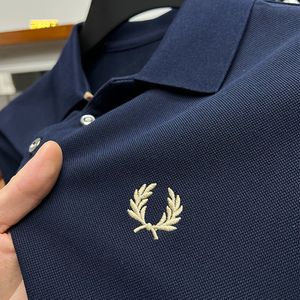 Polos masculinos Bordados de verão masculino de golfe masculino Polo casual de luxo usa marca de alta qualidade 100% algodão de lapela masculina pólo de manga curta 230812