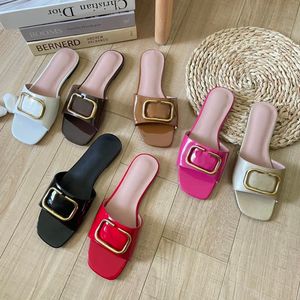 Luxury Lady Sandale Swim Sandal Men Designer Shoe äkta läder Summer Beach Slipper utomhus tofflor Toppkvalitetsplattform Hälen Slides Metal Mark Casual Slide