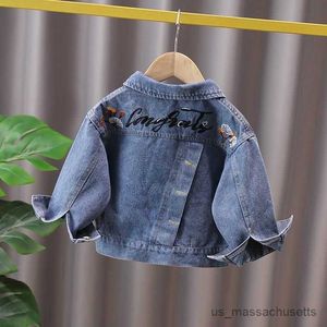 Jaquetas 2023 Primavera outono novo menino meninos bolsos de jeans jackets jackets moda infantil crianças tops roupas sobretacas r230812