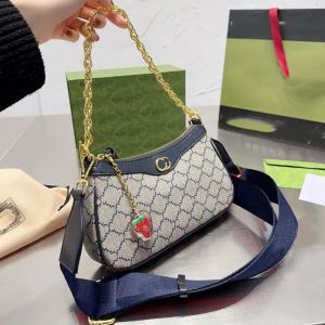 Tasarımcı çanta kadın omuz çantaları ay çanta markası lüks bayan çilek mektupları hobo ayarlanabilir crossbody çanta g2308145z-20