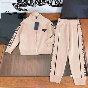 Kids Designer Kleidung Baby Herbst Strickanzug Größe 120-160 cm 2pcs Modebrief Druck Reißverschluss Jacke und Hosen Aug10