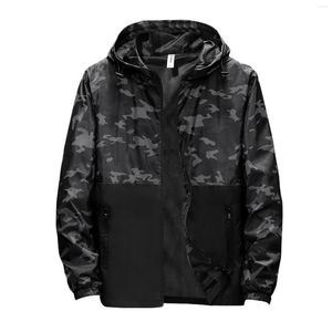 Jackets de jaquetas masculinas Camuflagem de camuflagem com capuz Jaqueta à prova de vento zíper macio à prova d'água casaco casual de caminhada casual esporte ao ar livre desgaste