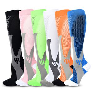 Sports Socks Compressão para homem mulher que administra o futebol anti -fadiga alívio da dor 2030 mmhg Knee High Sport Nurses Athletic 230811