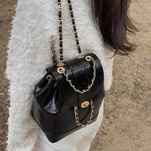 School Bag Korea Autumn Winter Mini Chains Backpack Female Student Oil Wax Leather Shoulder Bag Travel handbag Black Rucksack 230811