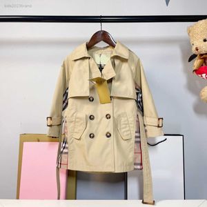 Designer Baby Coats Fashion Splicing Design Tamanho do Windbreaker 100-140 cm Khaki Outwear Lace Up Waist Kids Jacket Aug09