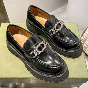 Mocas designers femininas Lug Lug Sofer Sapatos de vestido saltos de plataforma de plataforma mocassins com cadeia de couro branco preto deslize em loafer de malha confortáveis ​​sapato de trabalho