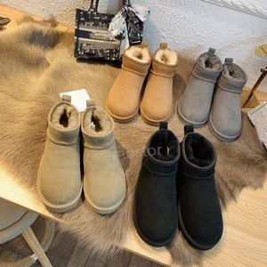 호주 호주 클래식 클래식 따뜻한 Ugglie Boots 디자이너 여성 미니 하프 스노우 부츠 겨울 풀 모피 솜털 모피 태즈 만 부츠 부츠 슬리퍼 오스트레일리 35-43 U2W7#