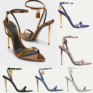 Vorhängeschloss verschönerte Stiletto-Sandalen Metallic Leder-Knöchel-Straße schmale Band Sandalen Heels Abend speicherte Schuhe Frauen Heeled Luxusdesigner Sandalen Sandalen