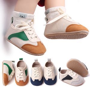 Primeiros caminhantes nascidos sapatos de bebê menino menina esporte clássico solo solo pu PU couro multicolor Sneakers casuais branco batismo 230812