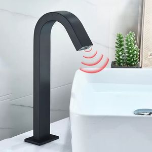 Akıllı sensör banyo musluk banyo lavabo musluk yıkamak için lavabo musluk su musluk washbasin mikser şelale havza musluk