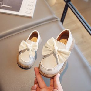 Sneakers Little Kid Slip On Leather Shoes Girl Bowtie Loafer Shoes Spring Child Baby Square Heel School Uniform Dress Shoe 26-36 230811