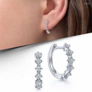 Hoop Ohrringe blendend runde kubische Zirkonia kleine silberne Farbe Mode vielseitiger Ohr -Piercing -Schmuck für Frauen