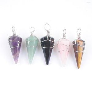 Anhänger Halsketten 5pcs handgefertigtes Draht verpackt rohe Steinpyramide geformte spitze Amulett Charme Chakra Frauen Schmuck Großhandel TBN548