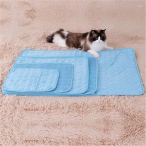 Kennels Summer Mat Pet Mat Bas raffreddamento della seta di ghiaccio freddo per cani gatti divano di divano per cani cuscino Accessori per dormire