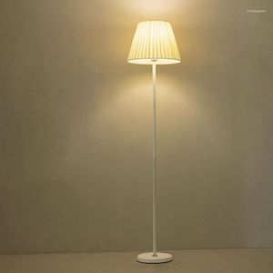 Floor Lamps Warm Lighting Standing Lamp Modern Minimalist Led Cute European Dimmable Lampadaire De Salon Room Decor
