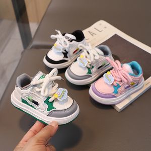 Första vandrare barn skor för flickor flickor pojkar sneakers casual andningsmask antislippery spädbarn småbarn 230812