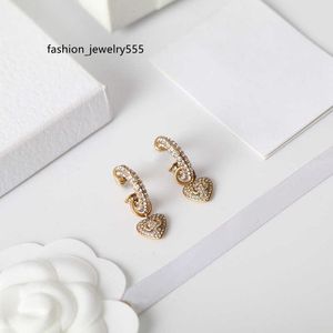 Orecchini di design di lusso di orecchini per le donne che producono in acciaio in acciaio inossidabile lettera di orecchini in oro rosa intarsia