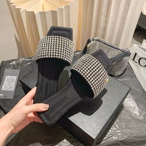 Pantofole a fondo piatto con strass di lusso per donna Capispalla estivo Sandali punta aperta con testa quadrata di nuova moda taglia 35-40