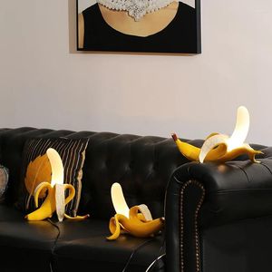 Table Lamps Nordic Designer Banana LED Lamp For Living Room Study Bedroom Bedside Indoor Lighting Resin Glass Christmas Gift Desk