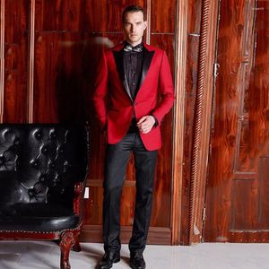 Ternos masculinos Custom Made Red Men Terno para Homem Homem Blazer Groom Tuxedo 2 Costura Homme Black Pico de lapela Slim Fit Terno Masculino