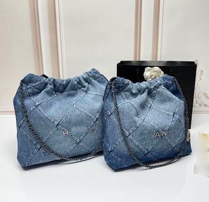 Designer shoppingväskor lyxiga kvinnors denim handväska stor kapacitetskedja axel tygväska metallbokstäver logotyp crossbody resväska bär en liten handväska