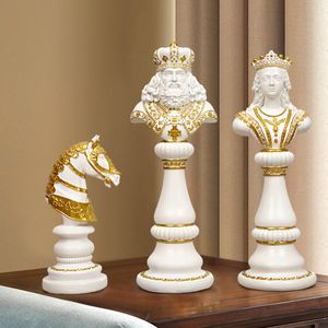 Декоративные предметы статуэтки статуи статуя шахматы король королева рыцарь скульптуры украшения кусочки борта шахманы современный домашний декор 230812
