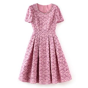 2023 Sommer lilafloraler Druckspitzenkleid Kurzarm Runde Hals getäfelte Midi Casual Kleider W3L042307